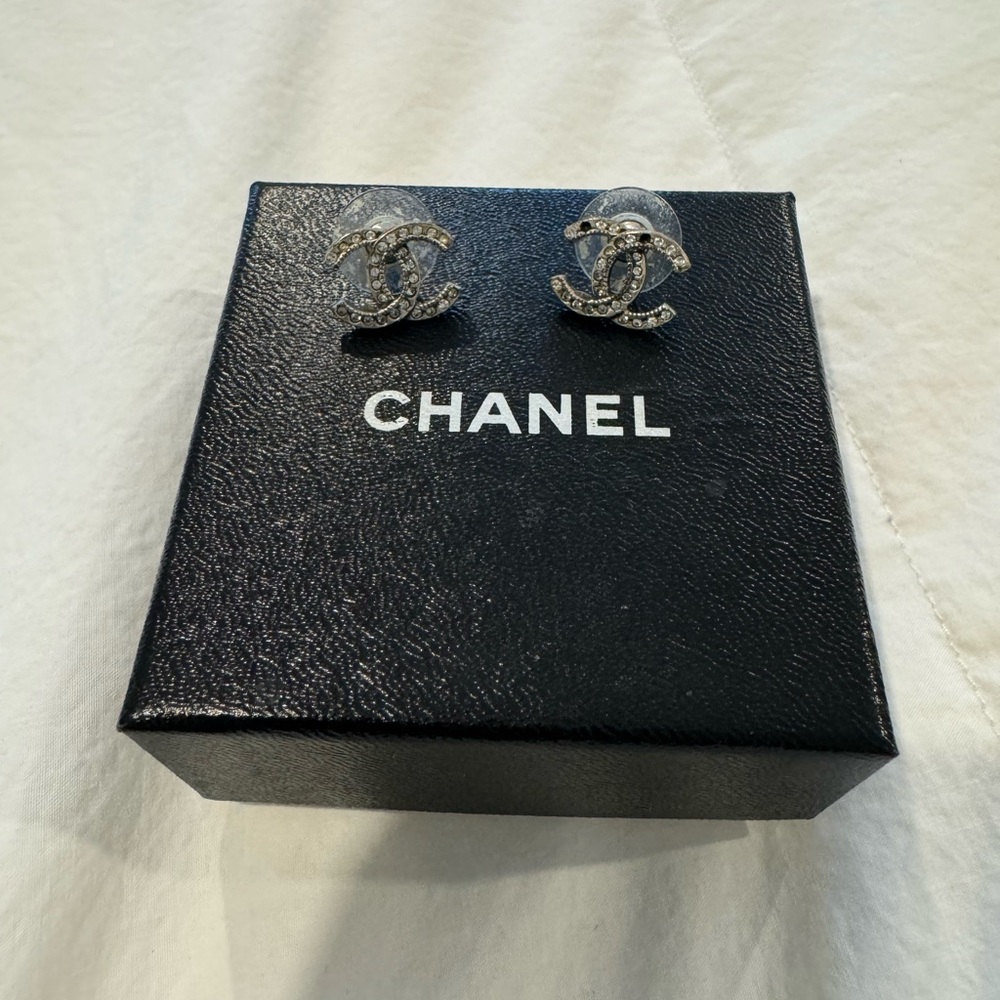 ✨ Authentic Chanel earrings. Very well used.